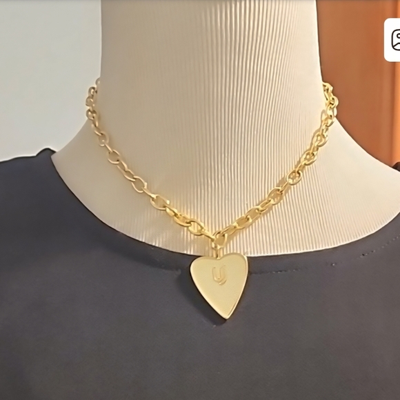 Gold Heart Pendant Necklace - Picture 3 of 11